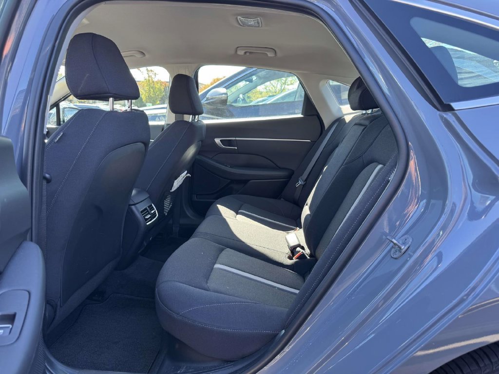 Used 2025 Hyundai Sonata SEL FWD image 12