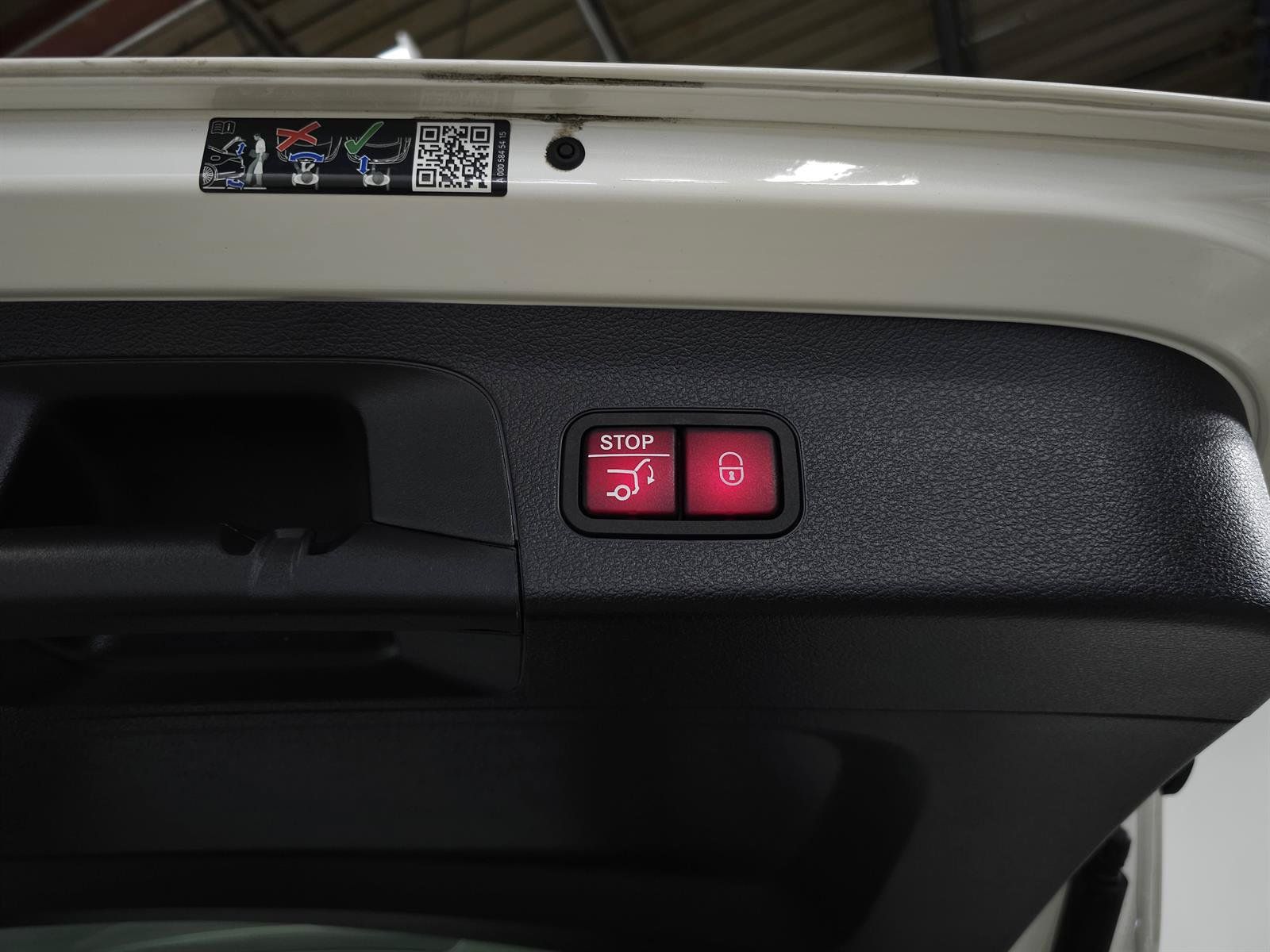 Used 2024 Mercedes-Benz GLS 450 4MATIC image 9