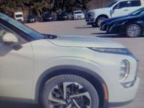 Used 2024 Mitsubishi Outlander SE AWD/4WD image 1