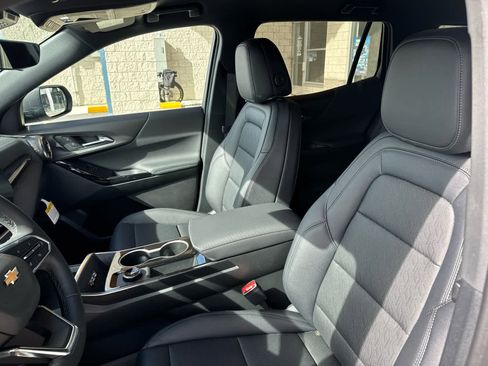 New 2026 Chevrolet Equinox LT w/ Convenience Package II image 11