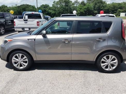 Used 2016 Kia Soul + FWD image 2