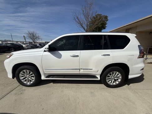 Used 2017 Lexus GX 460 Premium image 4