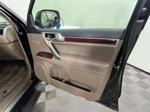 Used 2018 Lexus GX 460 image 25