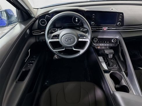 Certified 2021 Hyundai Elantra SEL w/ Convenience Package image 4