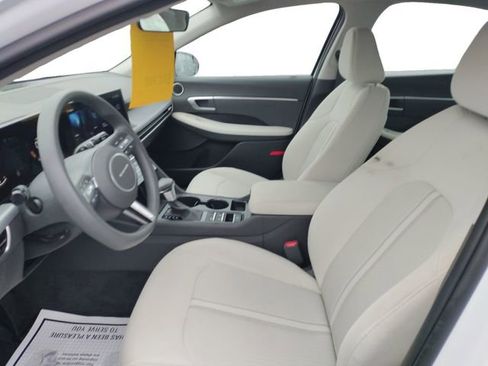 Certified 2025 Hyundai Sonata SE image 9