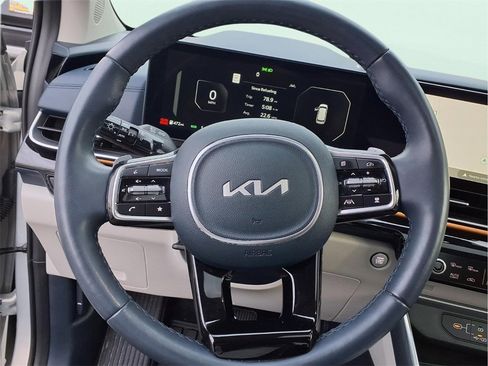 Used 2025 Kia Carnival SX Prestige image 21