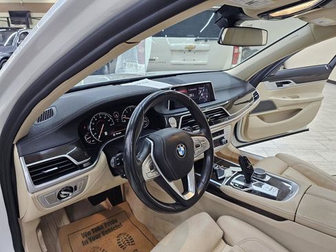 Used 2019 BMW 740i RWD image 20