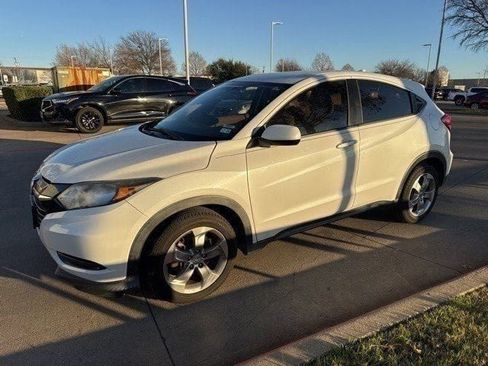Used 2016 Honda HR-V LX image 3