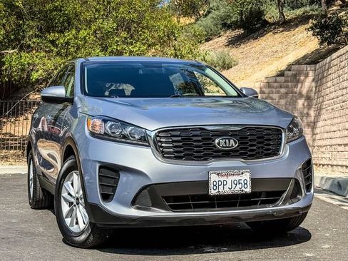 Used 2020 Kia Sorento LX FWD image 4