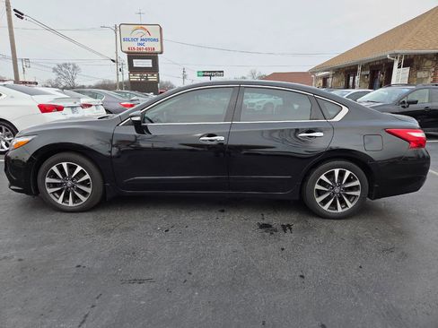 Used 2016 Nissan Altima 2.5 SV w/ Convenience Package image 3