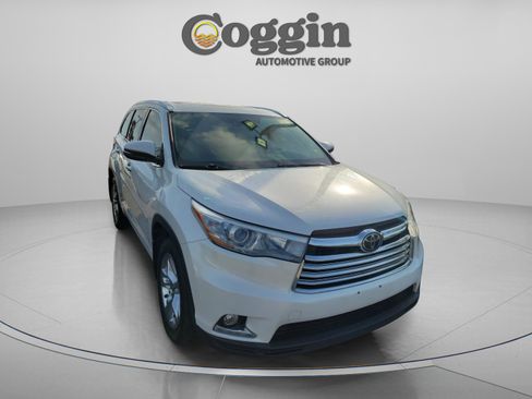 Used 2015 Toyota Highlander Limited w/ Driver Technology Package AWD/4WD image 7