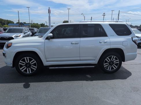 Certified 2022 Toyota 4Runner Limited AWD/4WD image 2