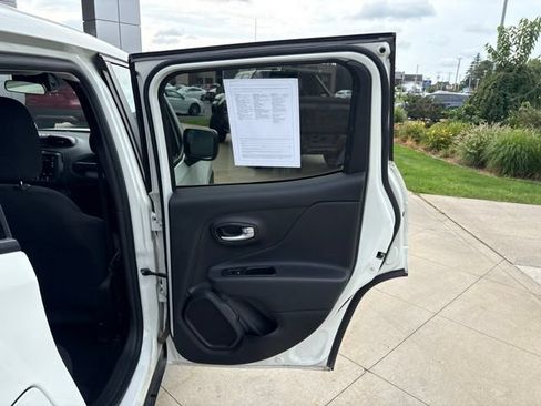 Used 2023 Jeep Renegade Latitude AWD/4WD image 25