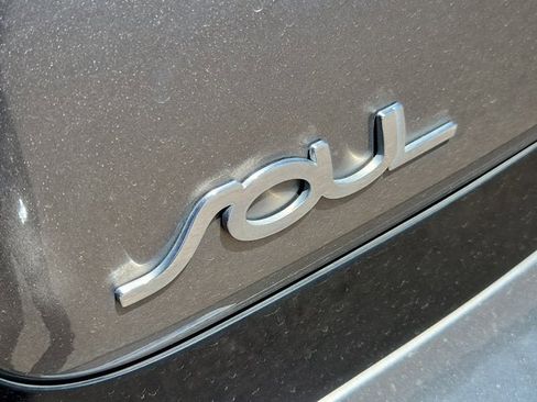 Used 2016 Kia Soul image 16