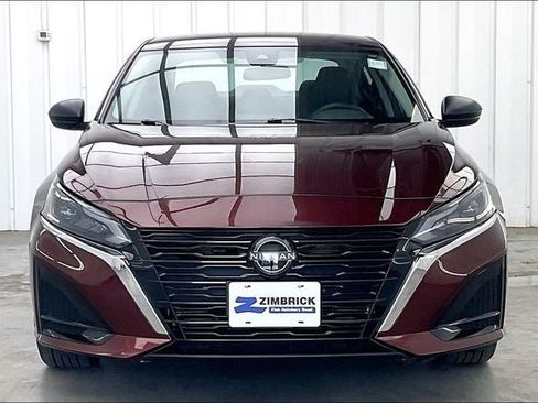 Used 2025 Nissan Altima 2.5 SV FWD image 3