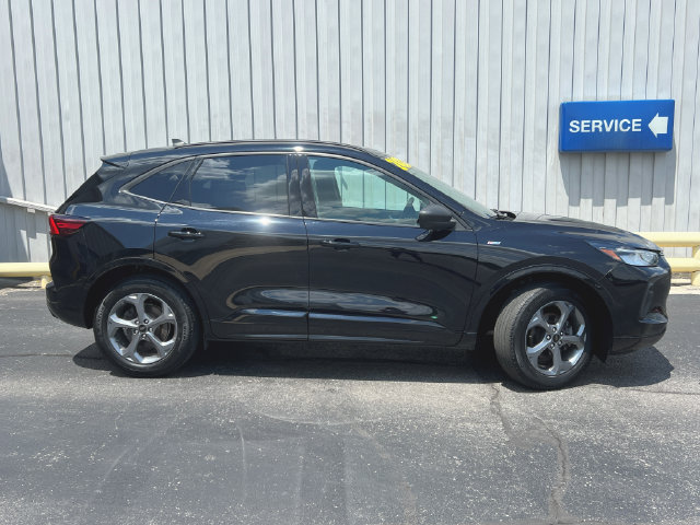 Used 2023 Ford Escape ST-Line w/ Tech Pack #1 AWD/4WD image 10
