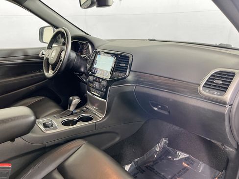 Used 2022 Jeep Grand Cherokee Limited image 29