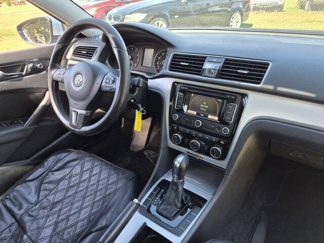Used 2012 Volkswagen Passat 2.5 SE FWD image 34