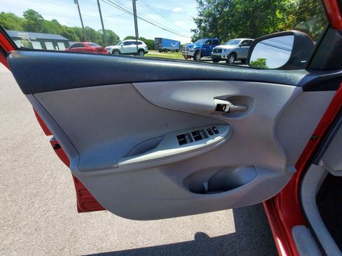 Used 2012 Toyota Corolla LE FWD image 8