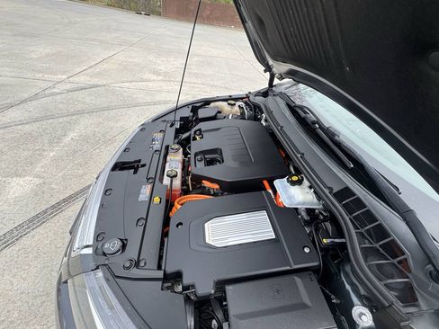 Used 2013 Chevrolet Volt Premium w/ Premium Trim Package FWD image 28