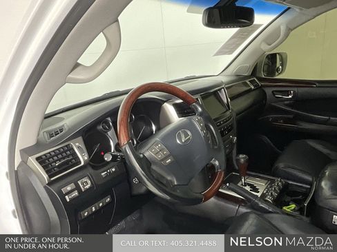 Used 2013 Lexus LX 570 4WD w/ Luxury Pkg image 31