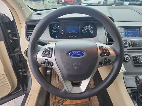 Used 2016 Ford Taurus SE image 11