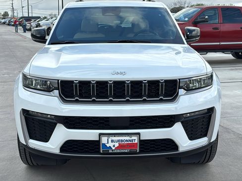 New 2026 Jeep Grand Cherokee Limited w/ MOPAR Finishing Package RWD image 2