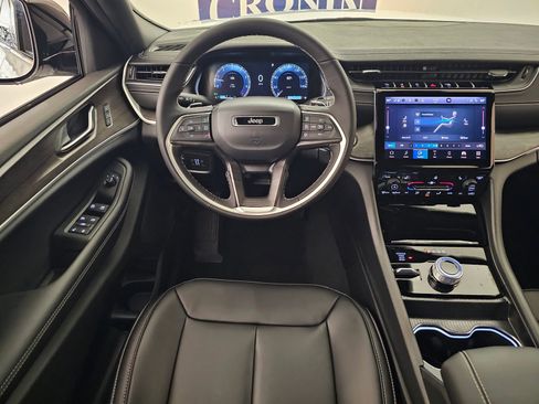 New 2025 Jeep Grand Cherokee Limited image 18