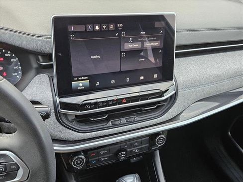 Used 2024 Jeep Compass Latitude image 14