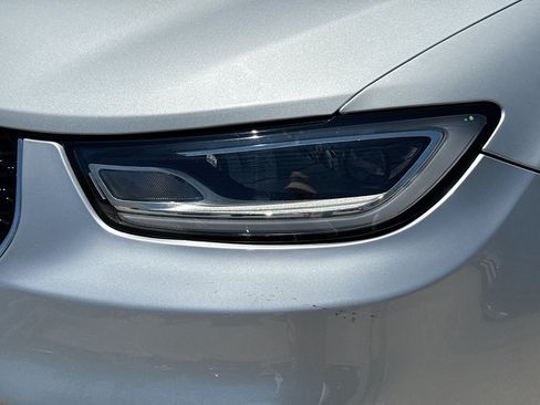 Used 2024 Chrysler Pacifica Touring-L FWD image 9