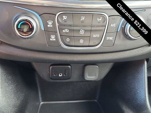 Used 2023 Chevrolet Traverse LS image 39