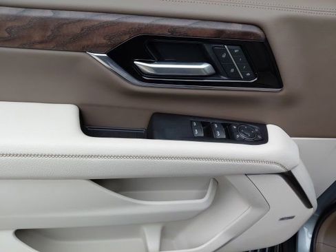 Used 2025 GMC Yukon XL Denali w/ Denali Reserve Package image 31