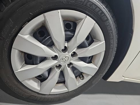 Used 2014 Toyota Corolla LE FWD image 8