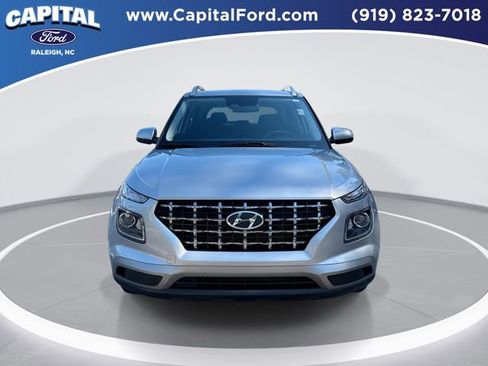 Used 2025 Hyundai Venue SEL FWD image 3