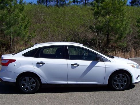 Used 2013 Ford Focus S FWD image 31