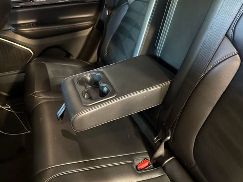 Used 2022 Jeep Grand Cherokee Altitude AWD/4WD image 18