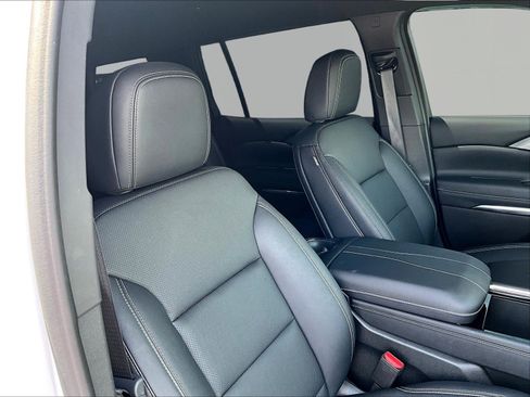 Used 2026 Chevrolet Traverse LT w/ LPO, Floor Liner Package FWD image 30