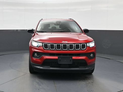 Used 2024 Jeep Compass Latitude AWD/4WD image 3