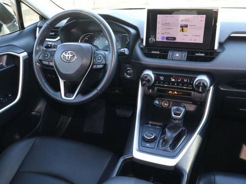 Used 2023 Toyota RAV4 XLE Premium image 10