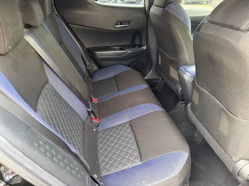 Used 2020 Toyota C-HR XLE FWD image 16