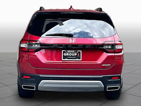 Used 2025 Honda Pilot Touring image 5