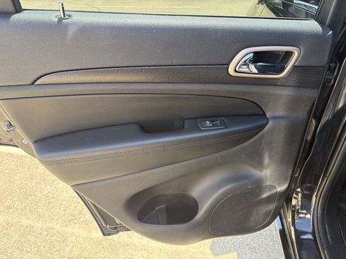 Used 2015 Jeep Grand Cherokee Altitude image 10