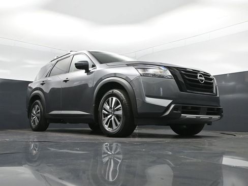 Used 2023 Nissan Pathfinder SL w/ Black Appearance Package FWD image 47