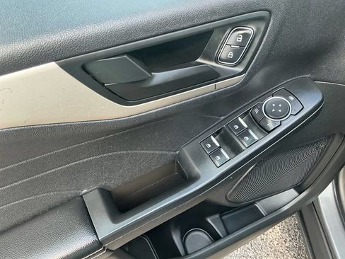 Used 2022 Ford Escape SE FWD image 16