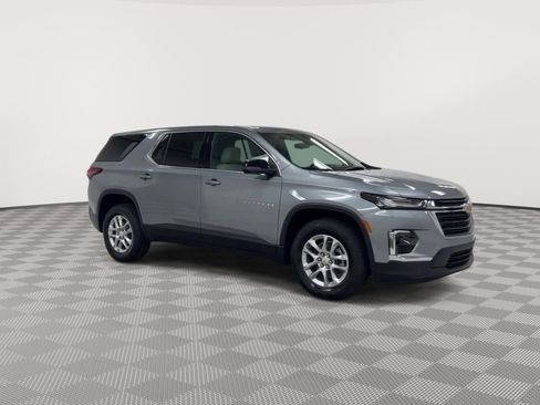 Used 2023 Chevrolet Traverse LS FWD image 2