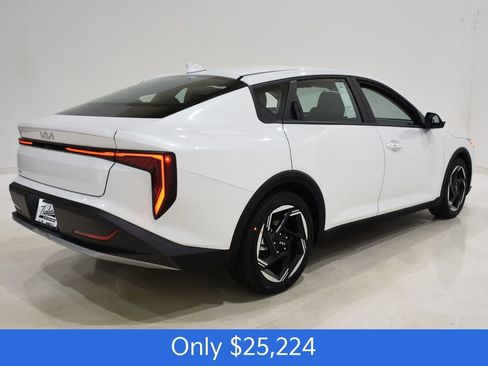New 2026 Kia K4 EX image 4