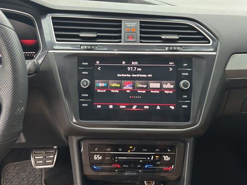 Used 2024 Volkswagen Tiguan SE R-Line w/ MDO Package, Three-Row FWD image 26