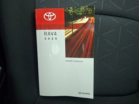 Used 2025 Toyota RAV4 XLE w/ Convenience Package FWD image 30
