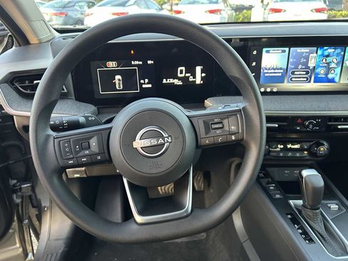 New 2026 Nissan Kicks SV w/ SV Premium Package FWD image 6