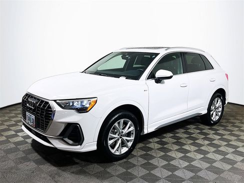 Used 2022 Audi Q3 2.0T Premium w/ Convenience Package image 4